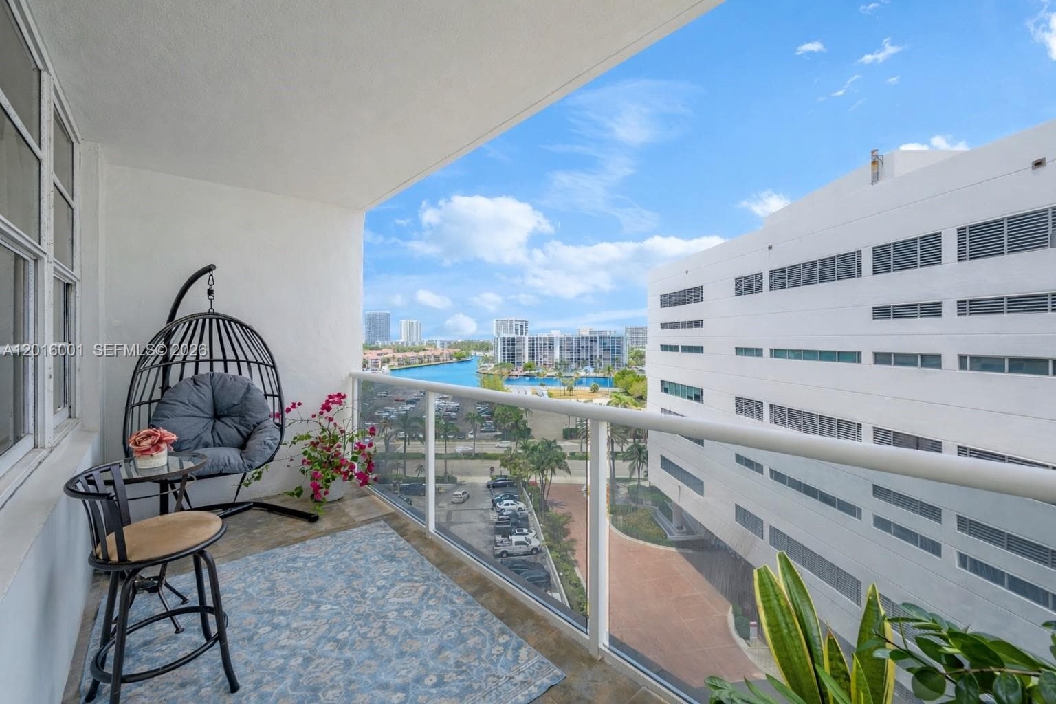 SEA AIR TOWERS CONDO · #1015 in Hollywood - Photo 1