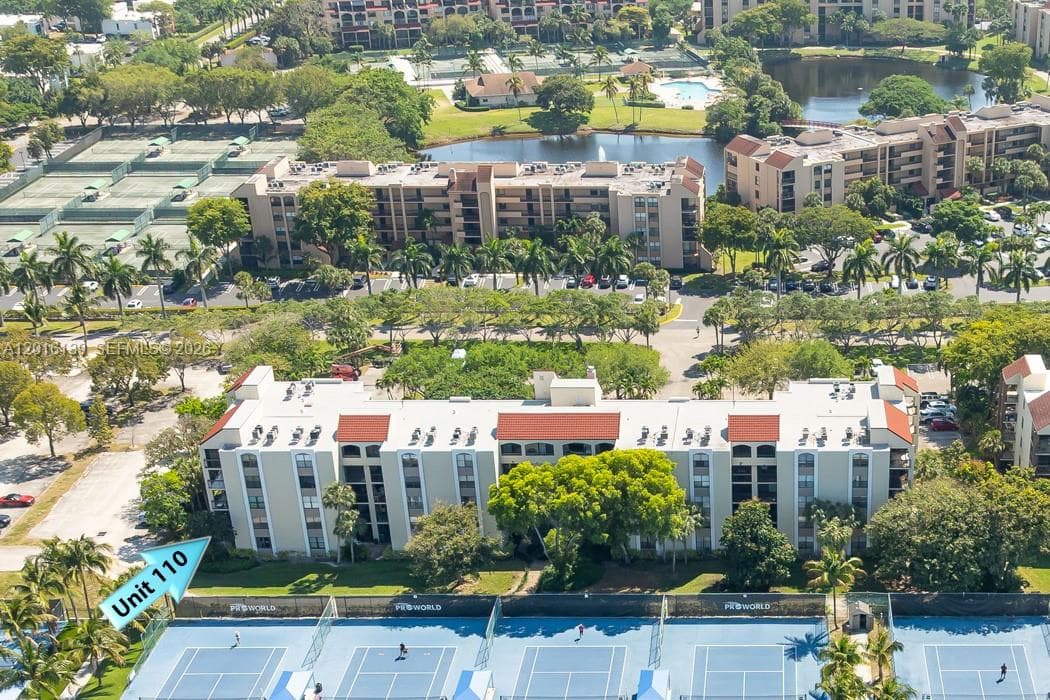 LAVERS RESORT & RACQUET #110