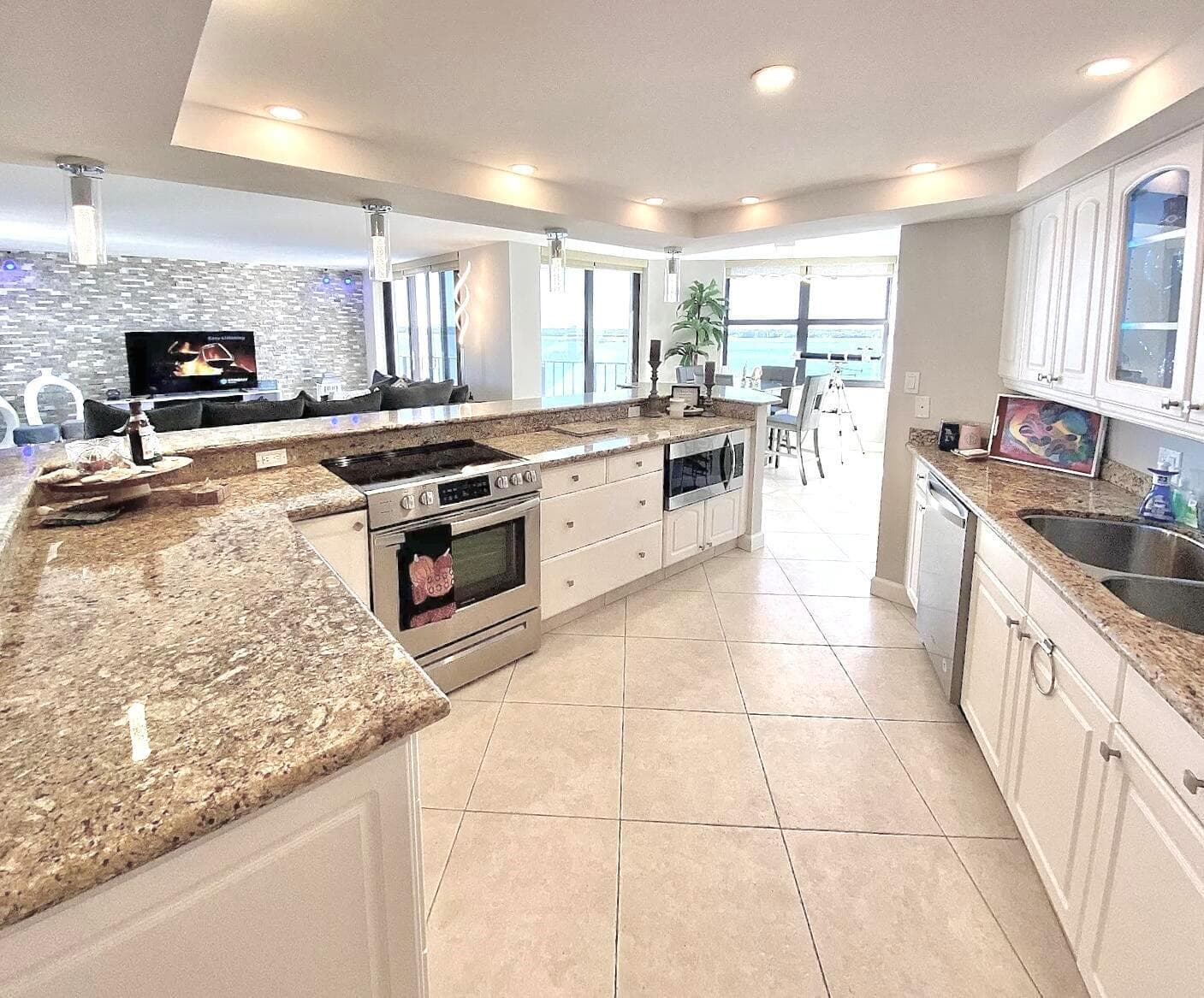 5420 N Ocean Drive #906