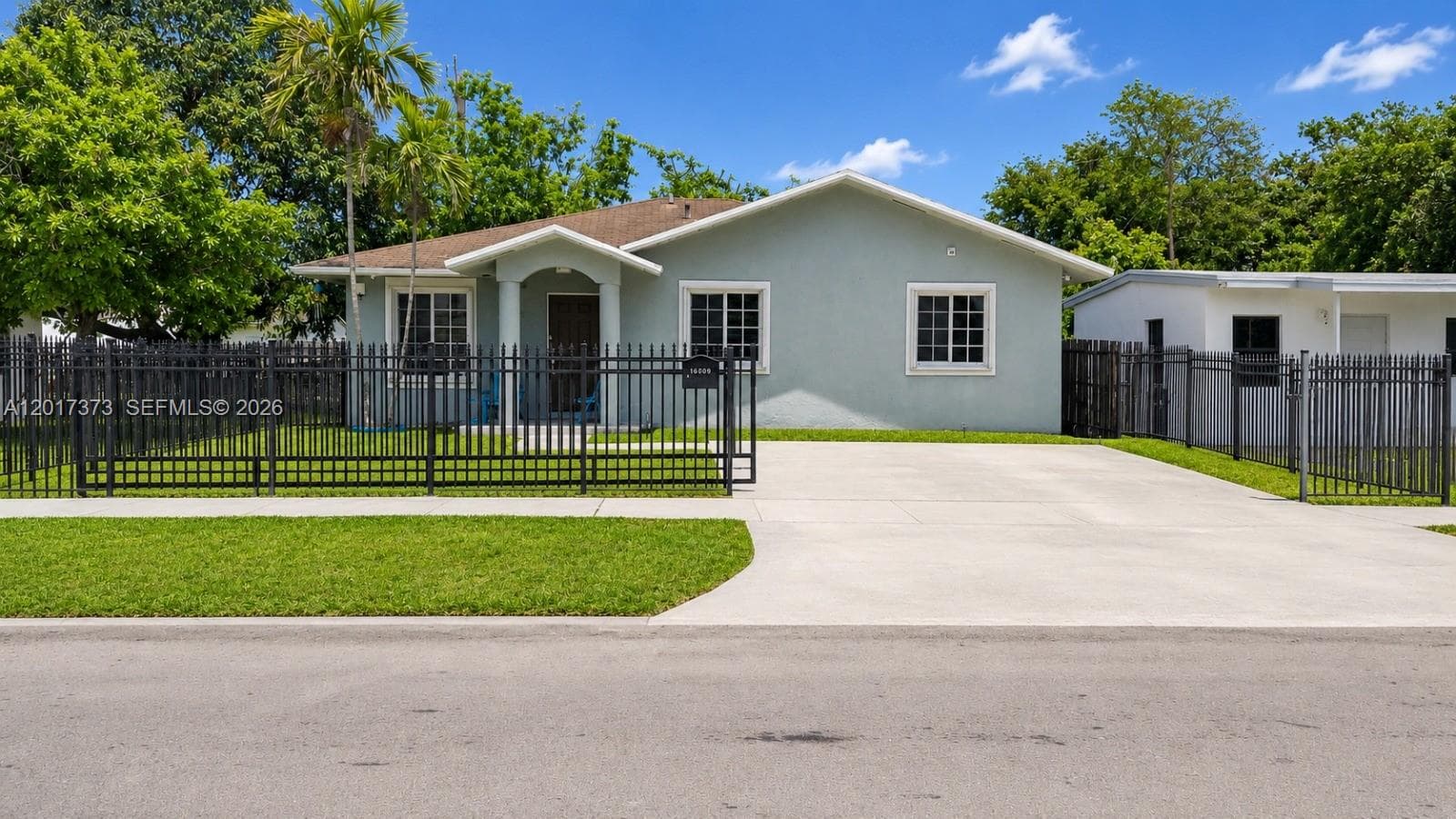 16009 NW 27th Ave photo 1
