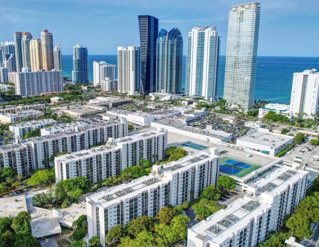 Plaza Las Amercias Condo · #601 in Sunny Isles Beach - Photo 1