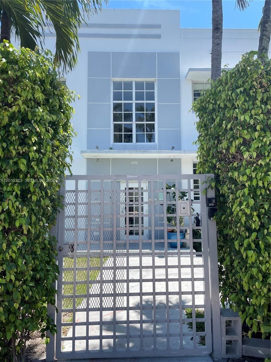 THE MORRISON CONDO · #10 in Miami Beach - Photo 1