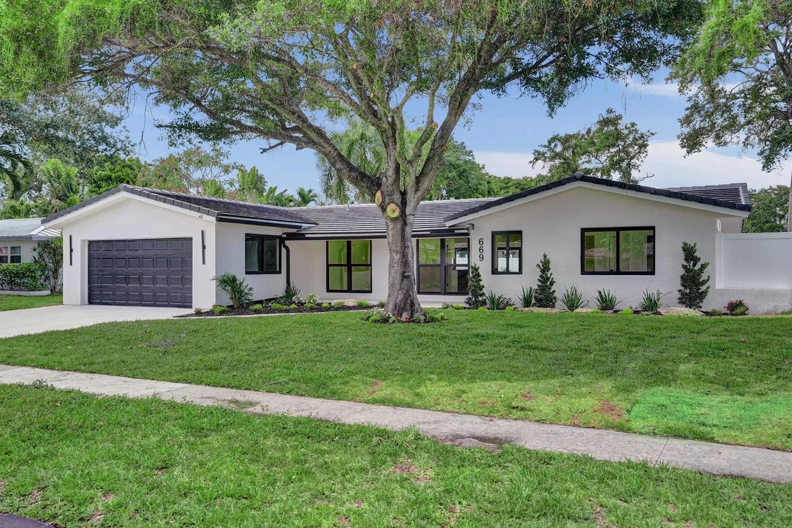 669 Sw 3rd Street