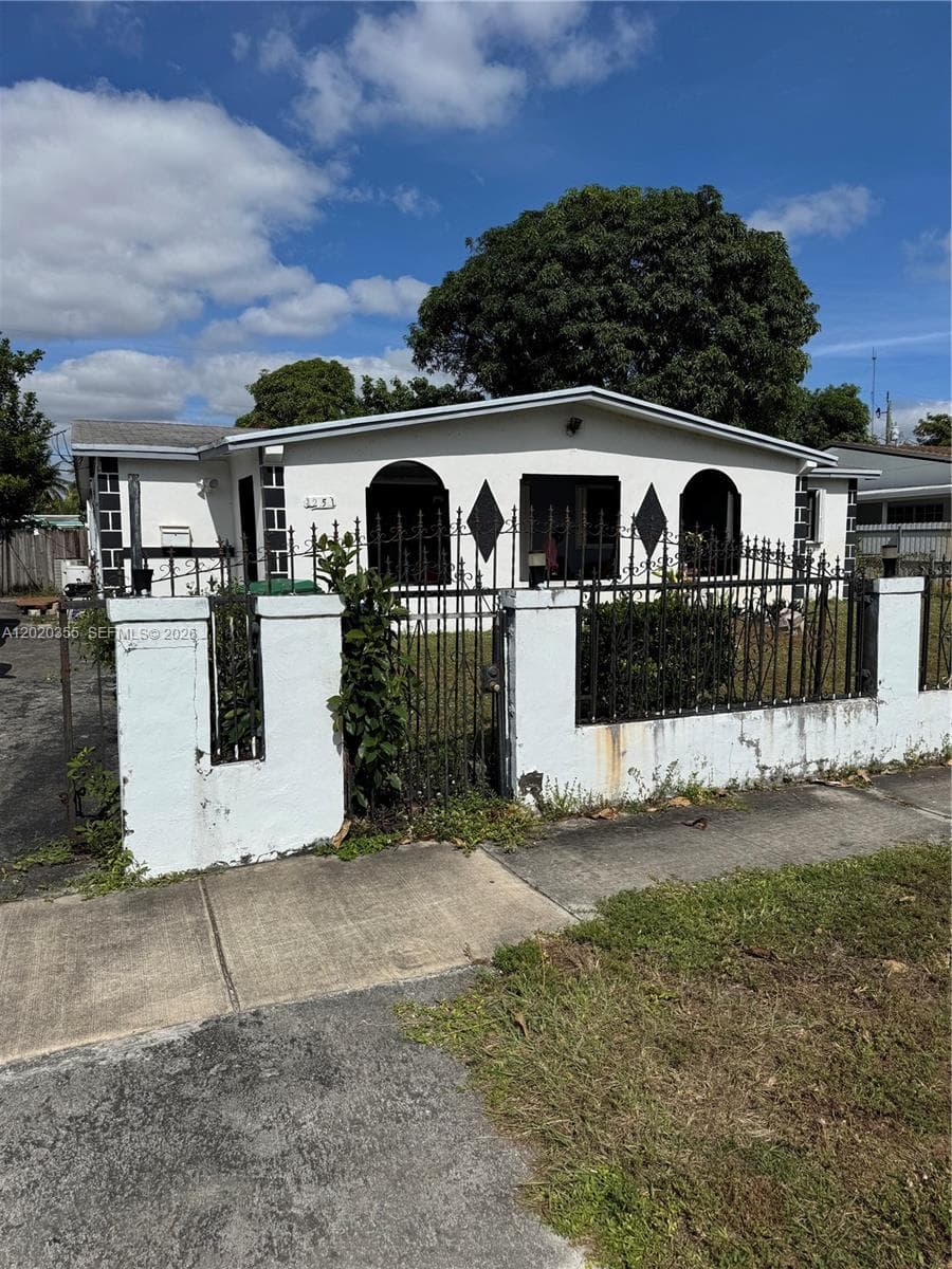 1251 NW 190th St photo 1