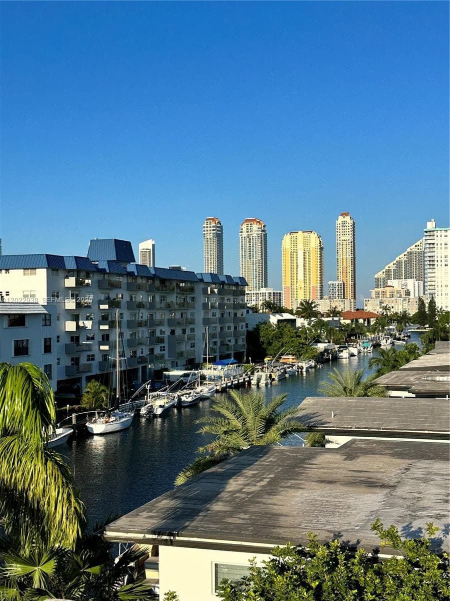 BAYVIEW POINT SOUTH CONDO · #409 in North Miami Beach - Photo 1