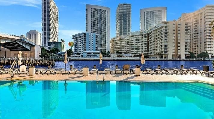 Beachwalk Resort · #R309 in Hallandale Beach - Photo 1