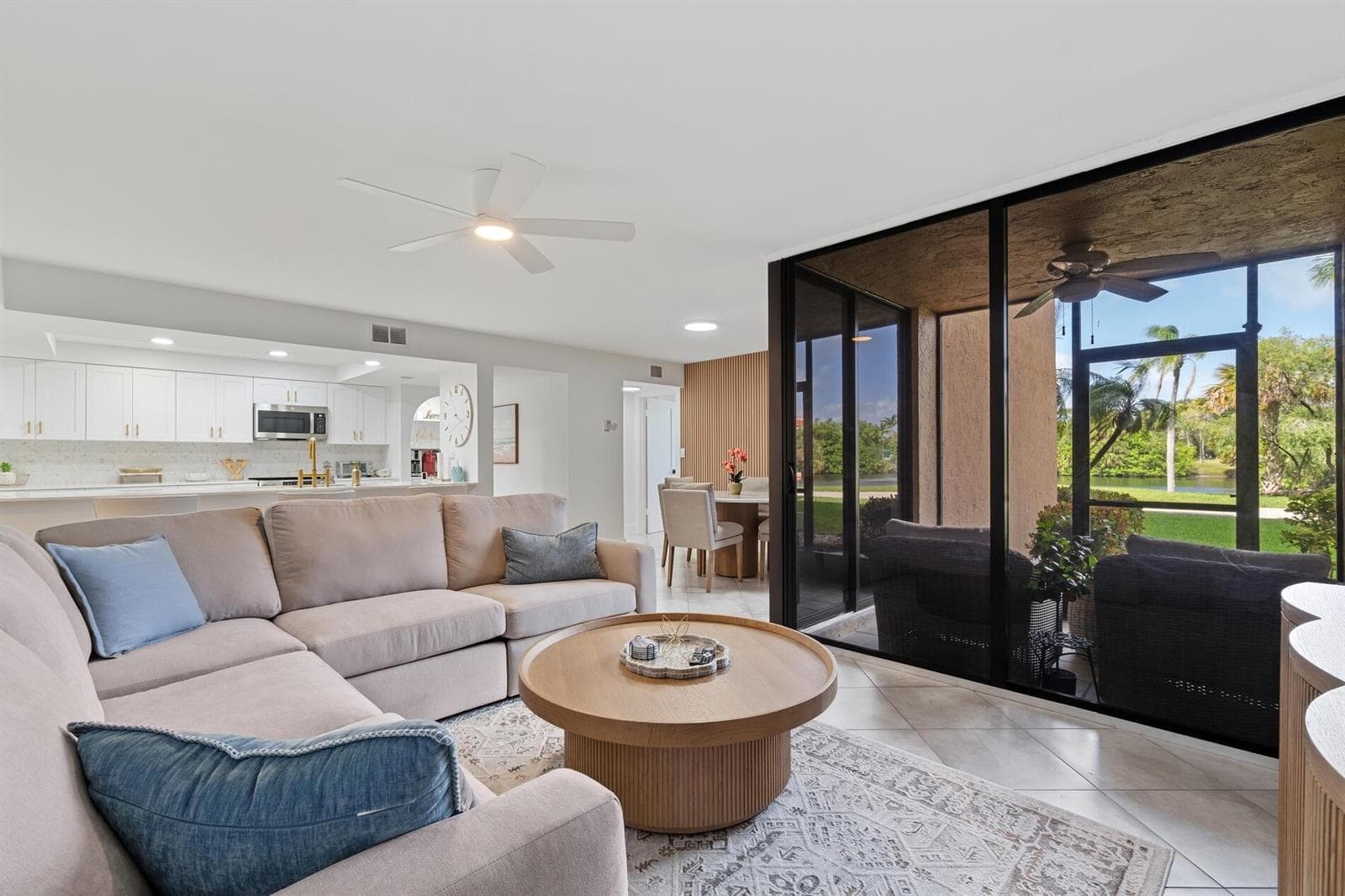 2455 Lindell Boulevard #3103
