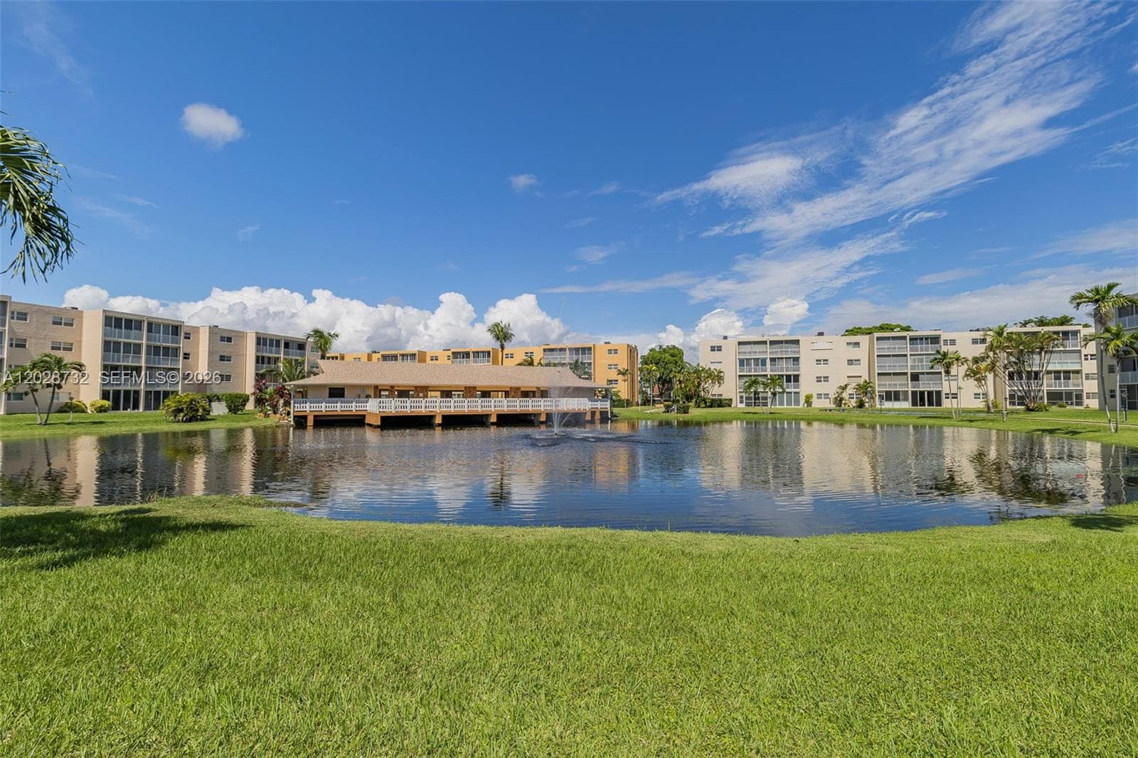 MEADOWBROOK LAKES CONDO · #102 in Dania Beach - Photo 1