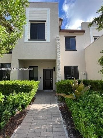 327 NE 208th Ter photo 1