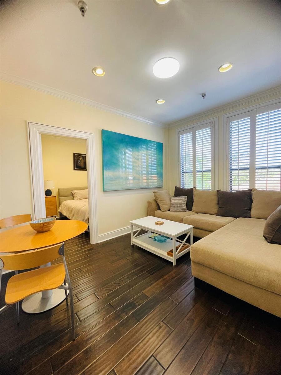 235 Sunrise Avenue #2262