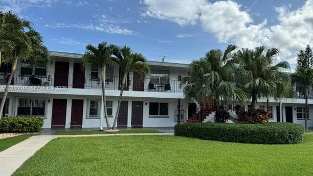 COLONIAL HOUSE CONDO · #508 in Hallandale Beach - Photo 1