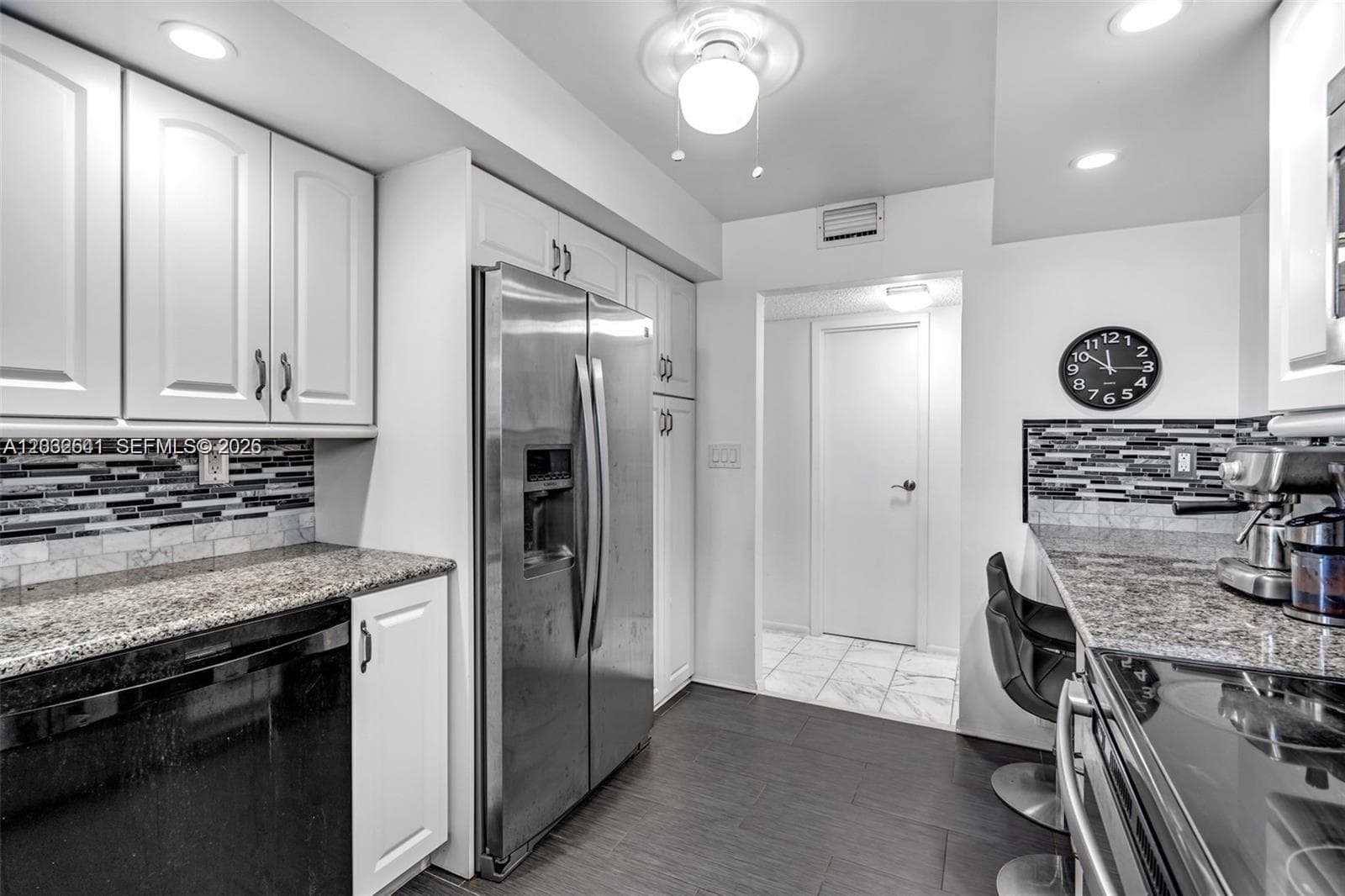 OCEANVIEW PARK CONDO · #715 in Hallandale Beach - Photo 1