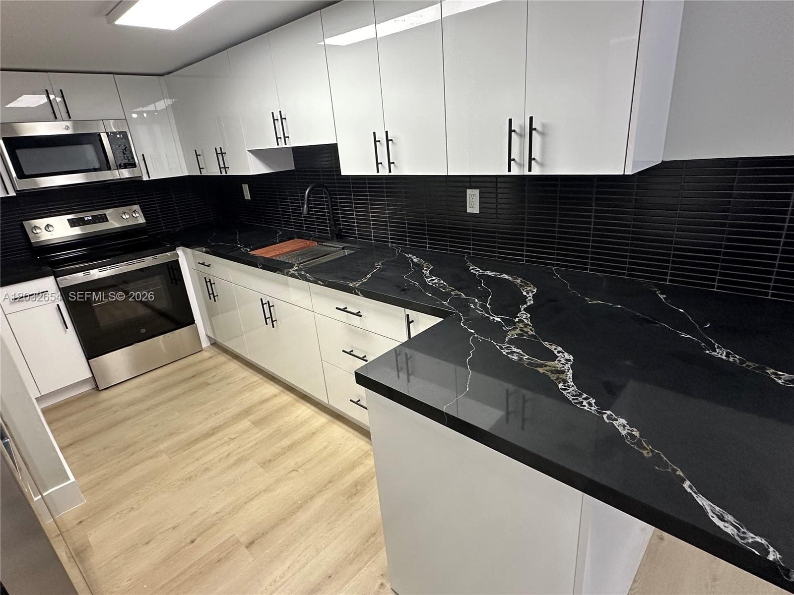 SAMARI LAKE EAST CONDO · #1325 in Hialeah Gardens - Photo 1