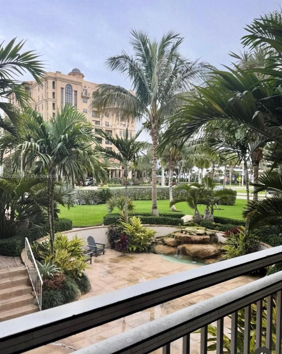 BOCA CAPRI CONDO APTS SLY #1040