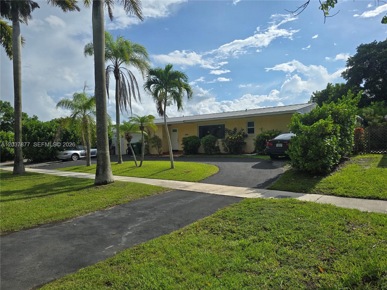 19500 SW 87th Ave photo 1