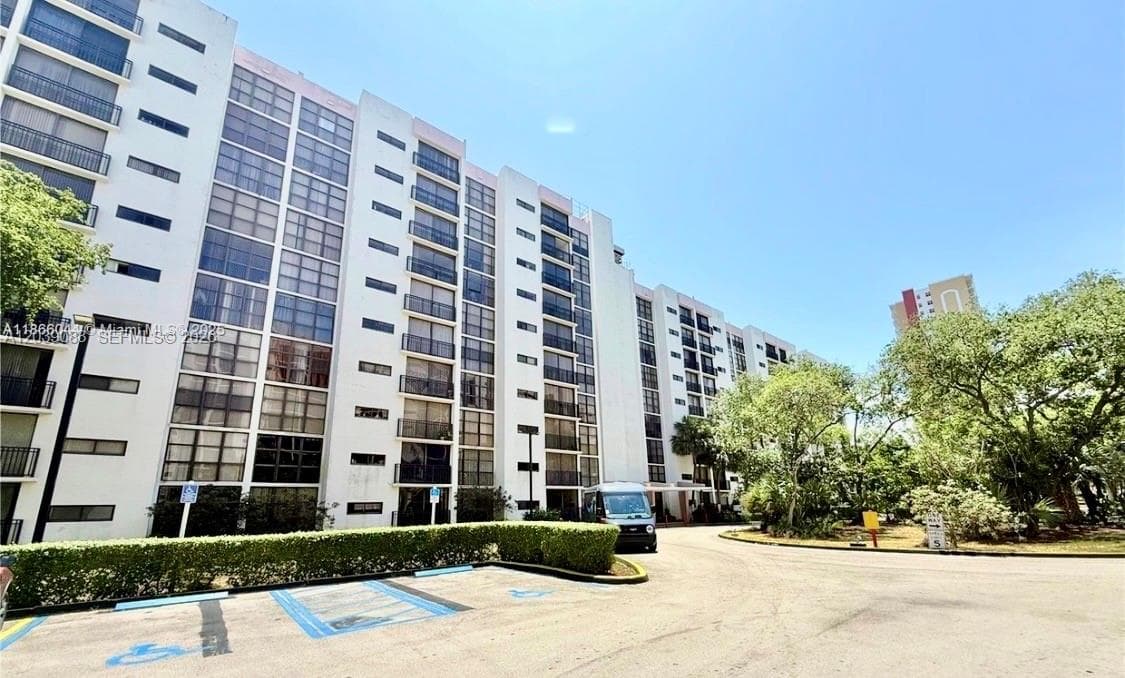 PLAZA OF AMERICAS CONDO · #116 in Sunny Isles Beach - Photo 1