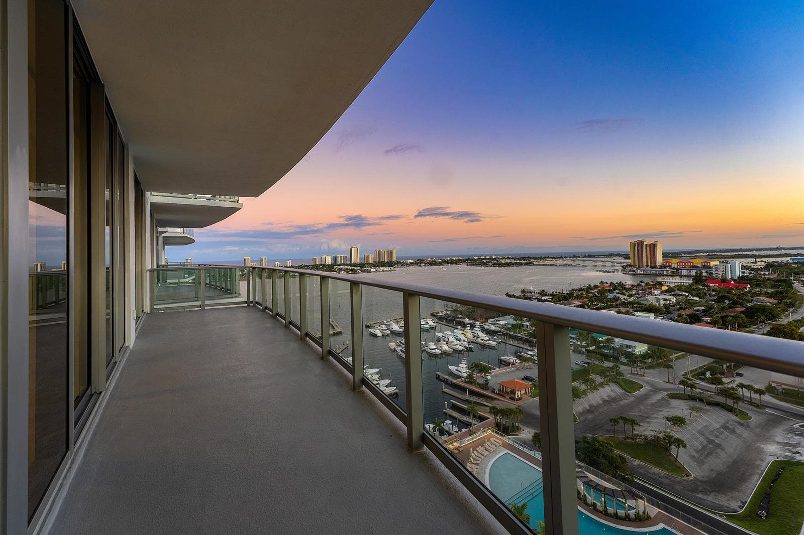 TERRACE - SOUTHEAST *VIRTUALLY STAGED