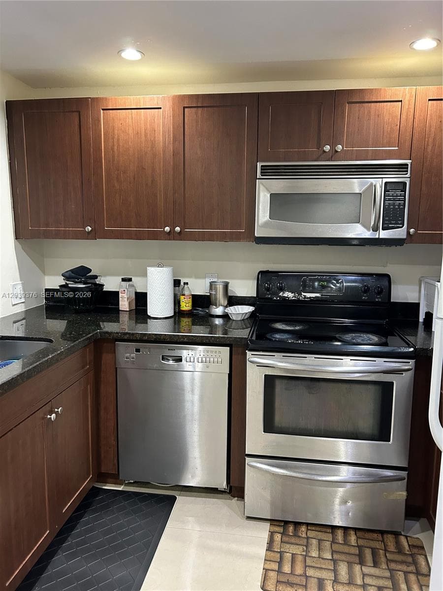 SUTTON HOUSE CONDO · #21 in North Miami - Photo 1