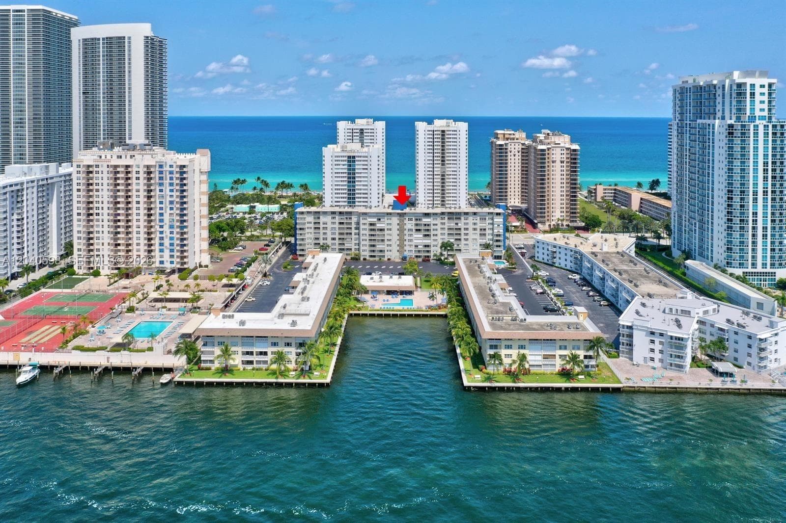 ISLANDS-MARTINIQUE CONDO · #601 in Hallandale Beach - Photo 1
