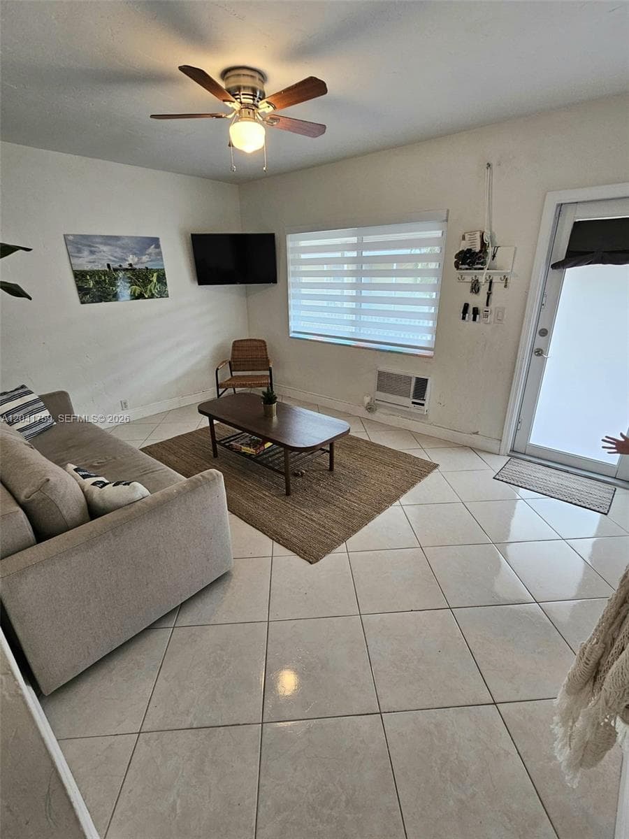 SEA WASH CONDO · #22 in Miami Beach - Photo 1