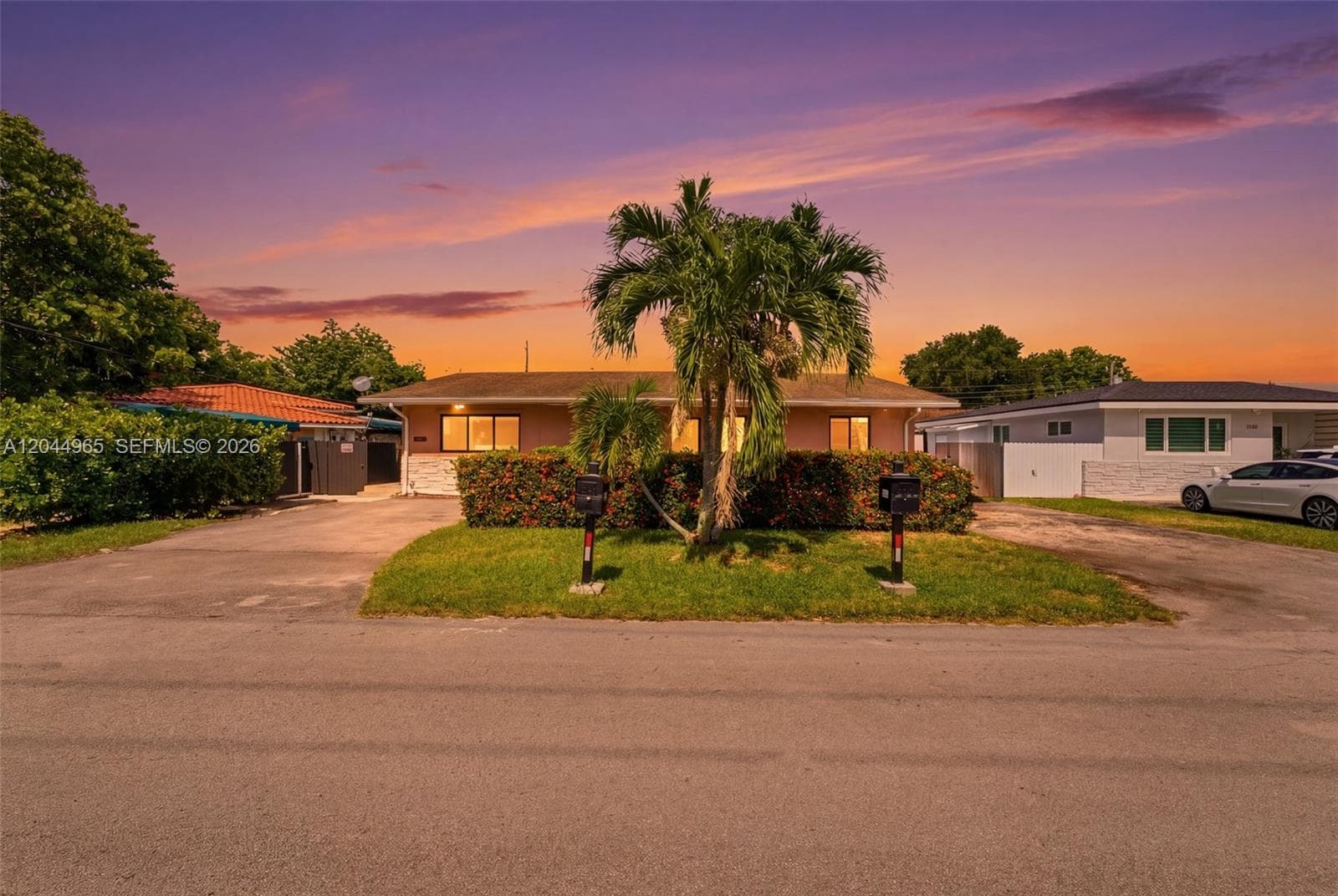 1421-1419 SW 76 ct photo 1