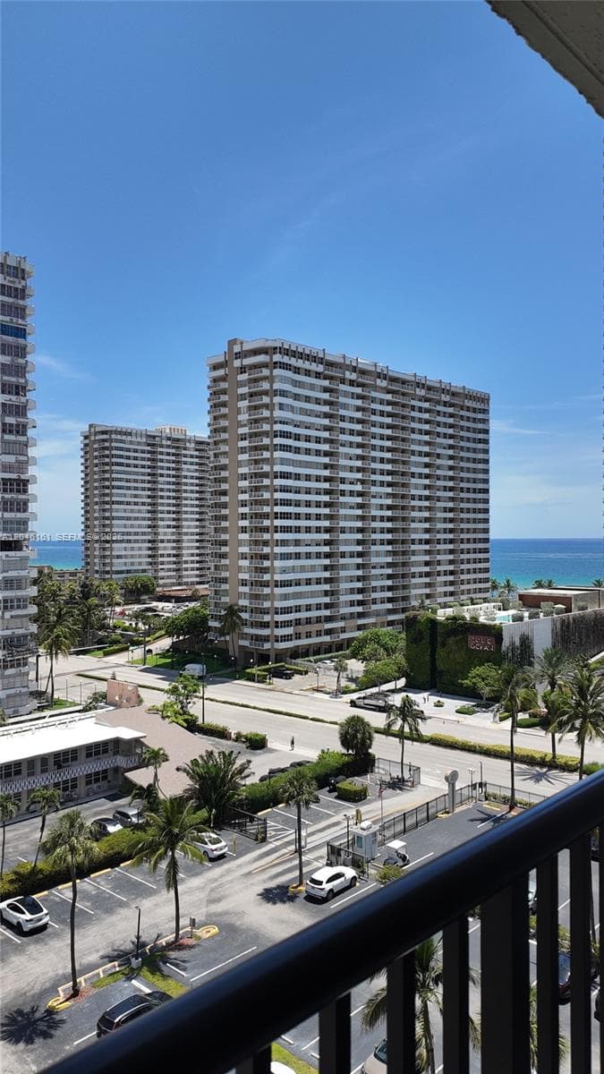 AVANT GARDE CONDO · #1004 in Hallandale Beach - Photo 1