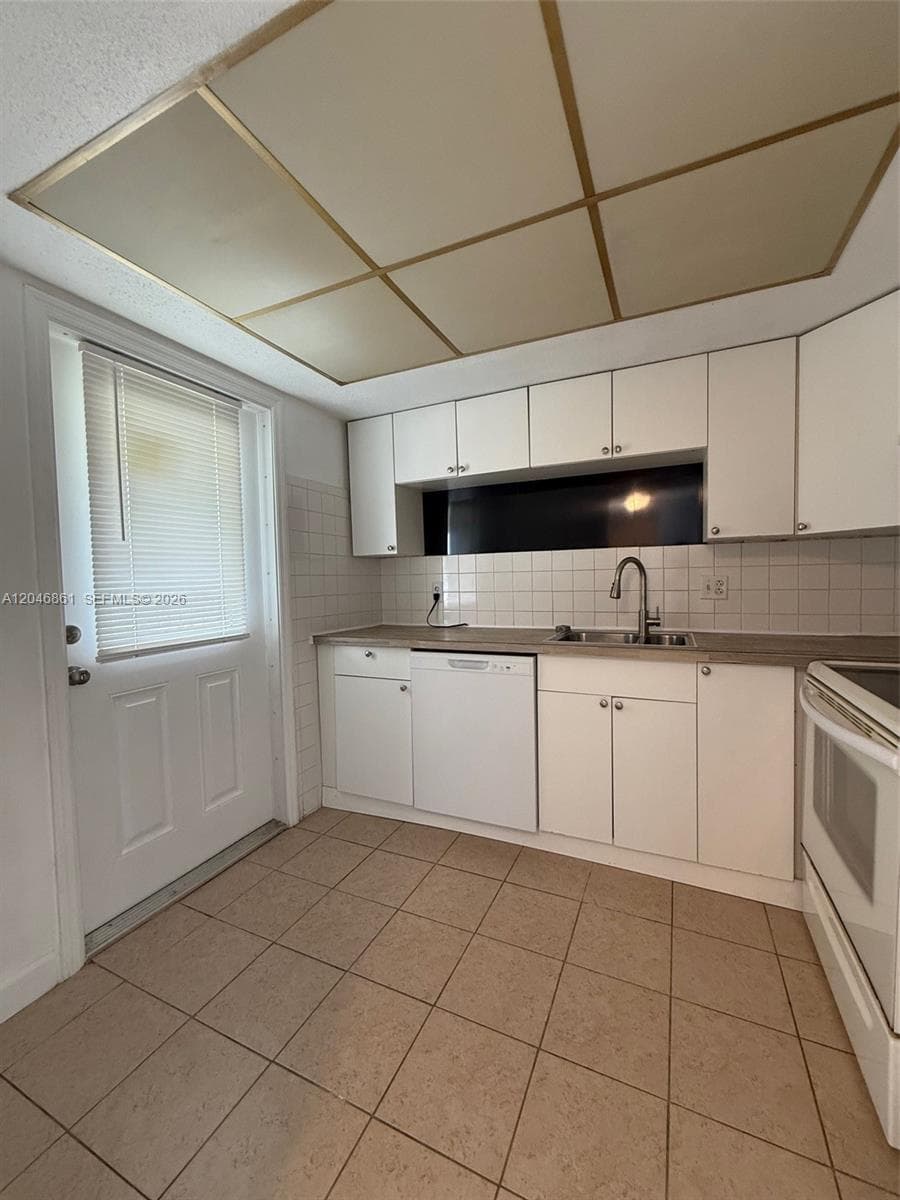 BONITA SPRINGS CONDO · #53 in Pompano Beach - Photo 1