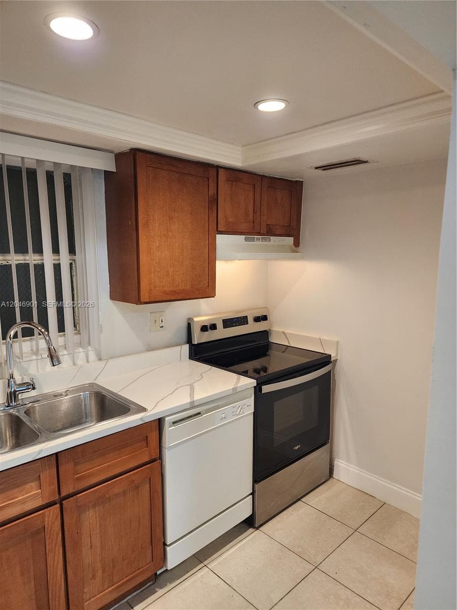 VILLAGE AT DADELAND CONDO · #K110 in Miami - Photo 1
