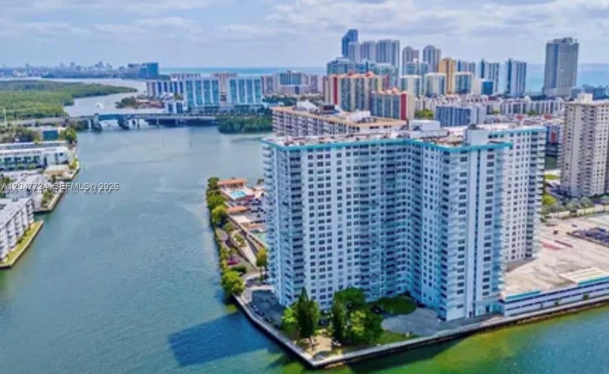 Winston Towers 500 Condo · #1208 in Sunny Isles Beach - Photo 1