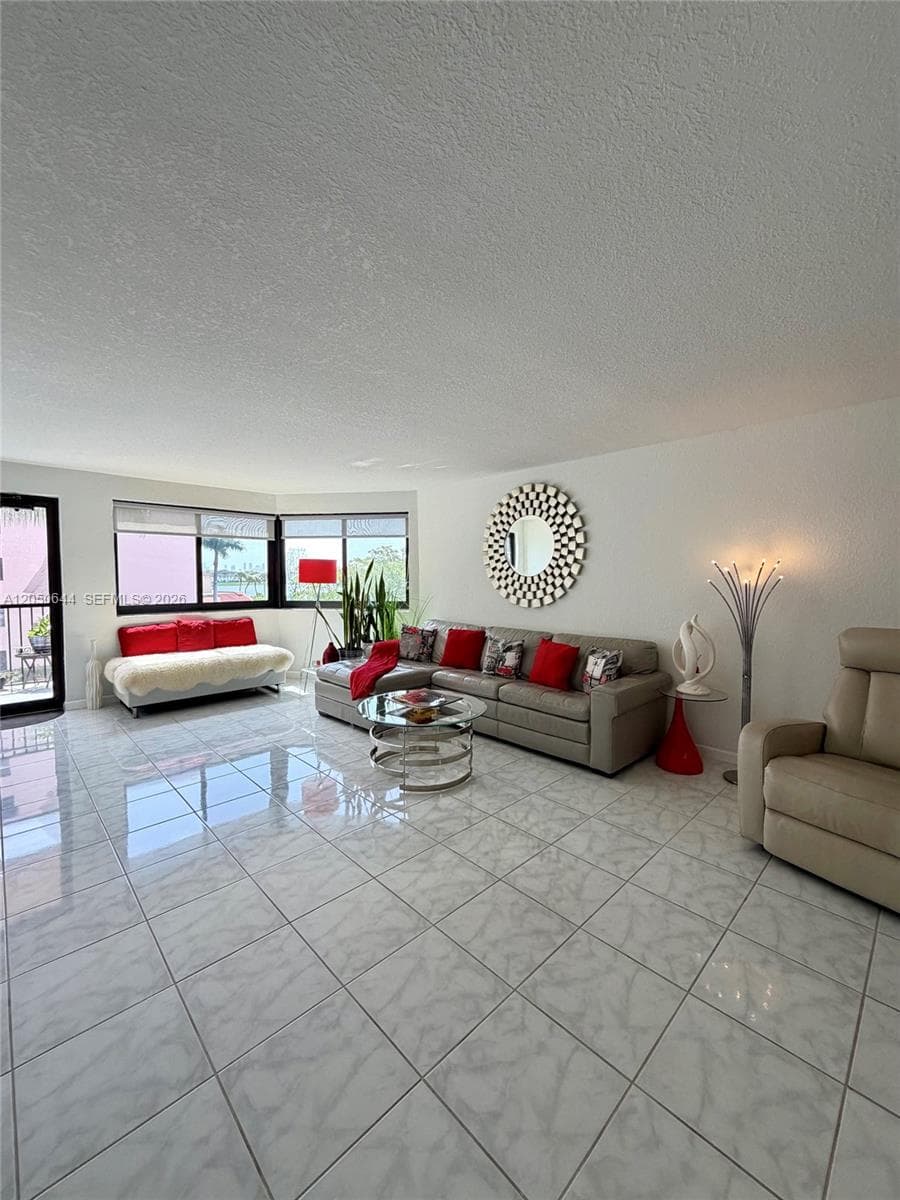 Lakeview of the Californi · #302-5 in Miami - Photo 1