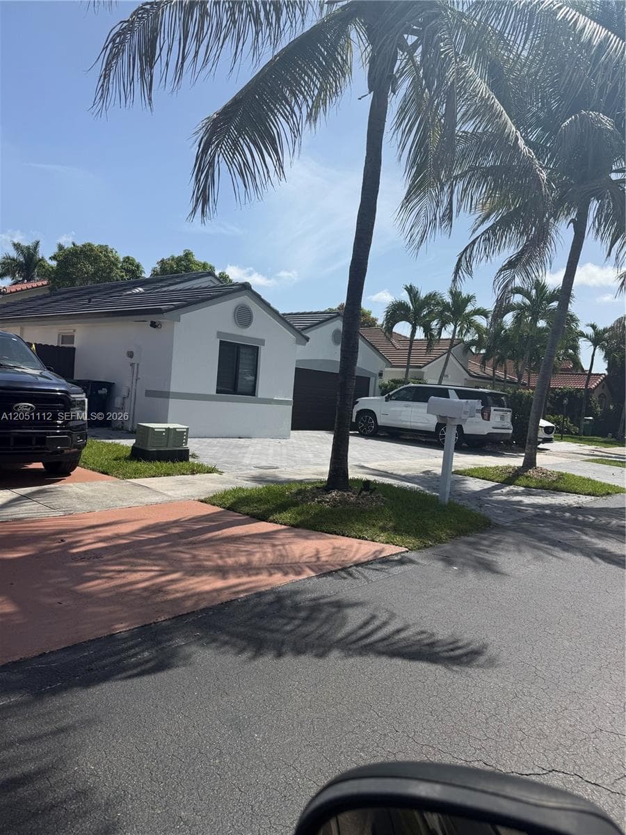 15921 SW 82 ST photo 1