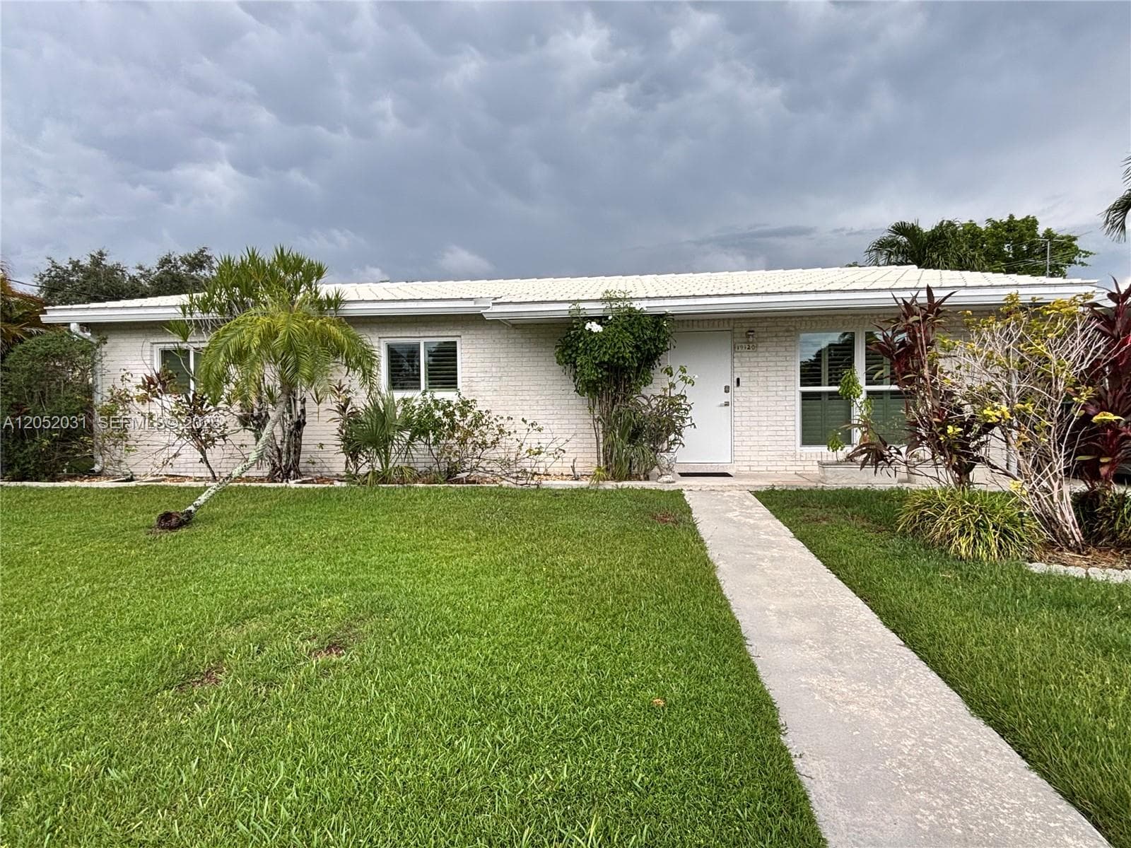19120 Bel Aire Dr photo 1
