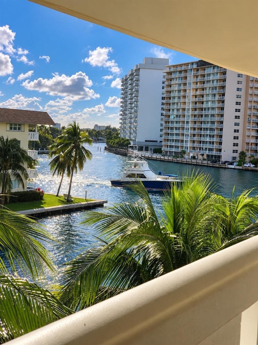 ISLANDS-BERMUDA CONDO · #406 in Hallandale Beach - Photo 1