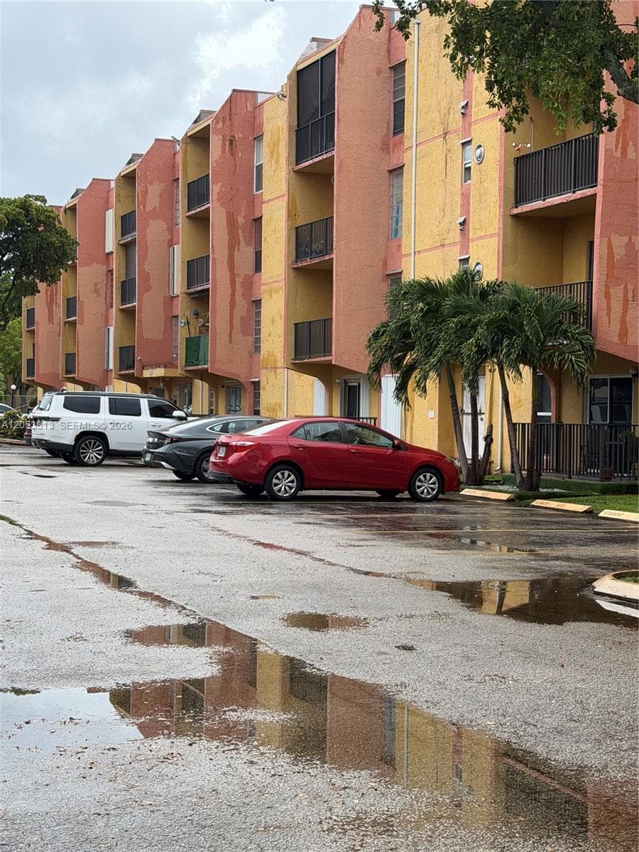 Sunset Villas Condo · #110-7 in Miami - Photo 1