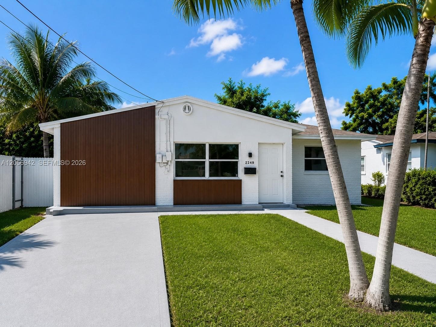 2249 Johnson St photo 1