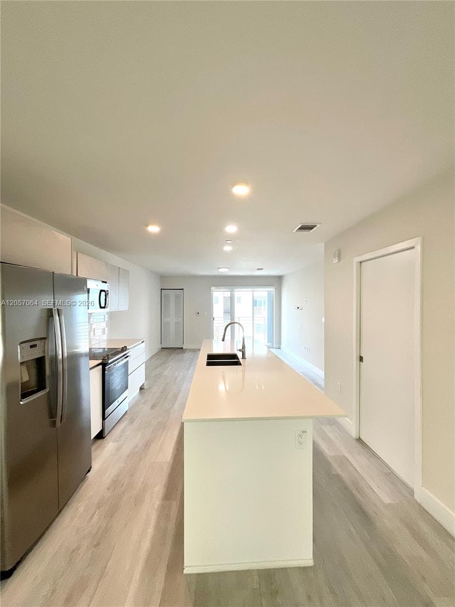 2555 NE 193rd St #2206 photo 1