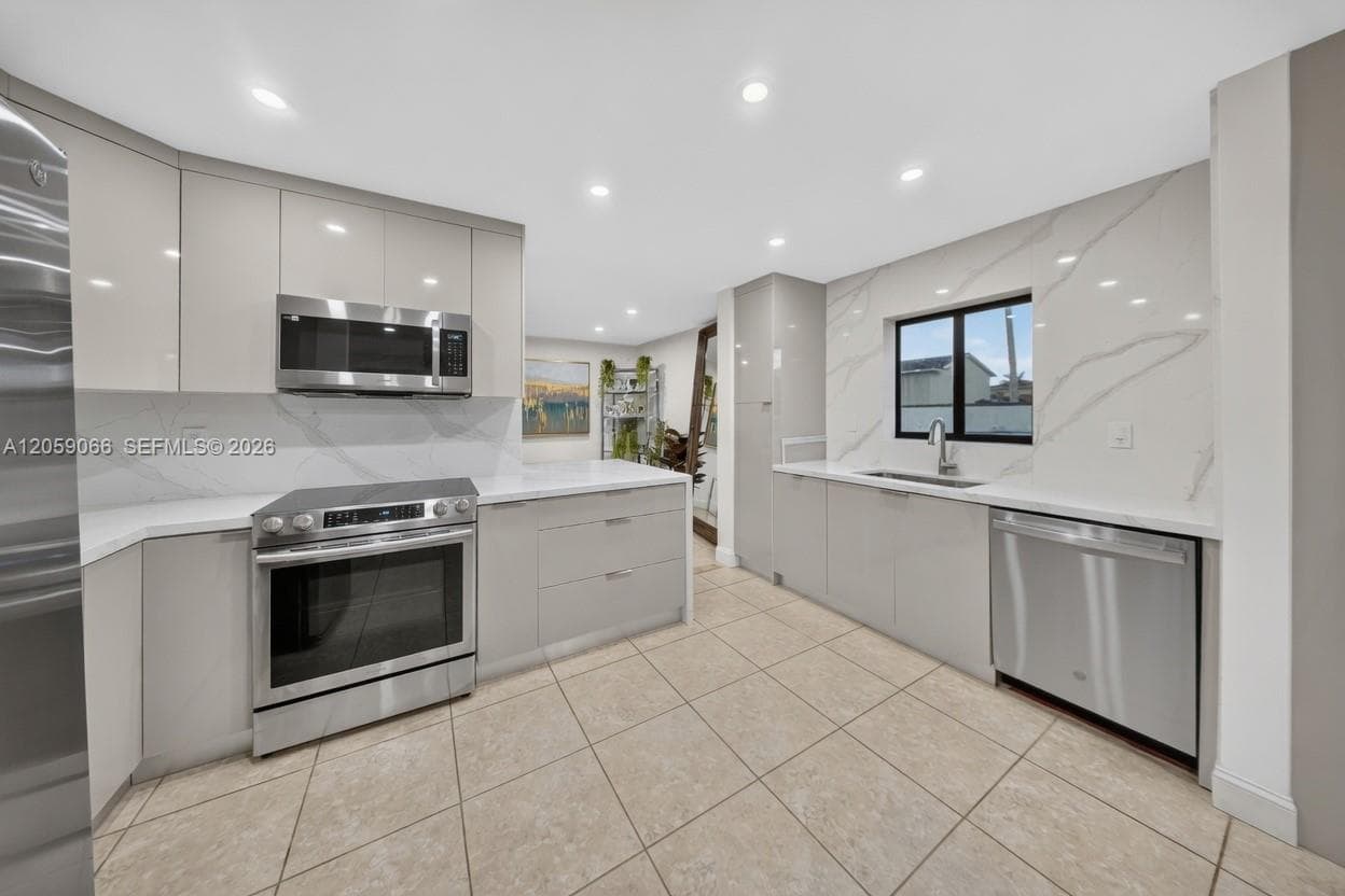 12510 SW 95th Ter photo 1