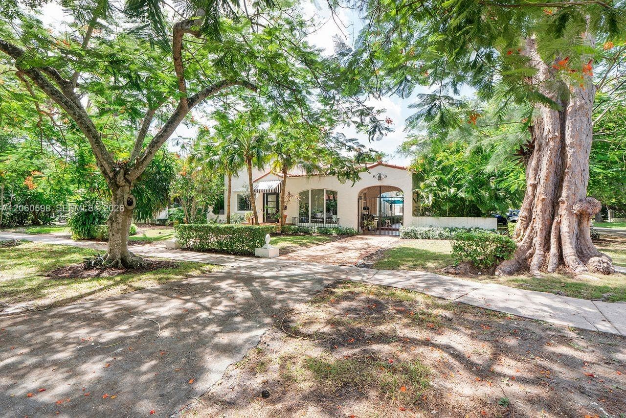 1042 Sorolla Ave photo 1