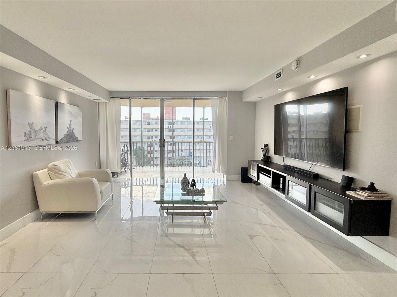 JADE WINDS GROUP - · #717-1 in Miami - Photo 1