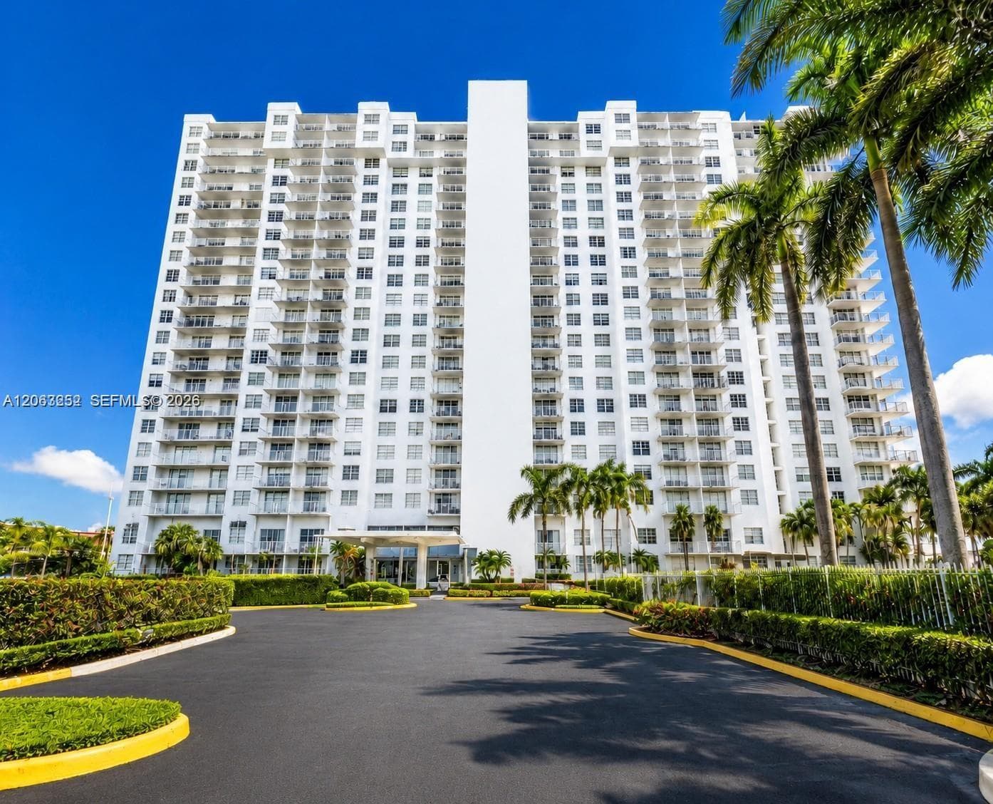 ADMIRALS PORT · #508W in Aventura - Photo 1