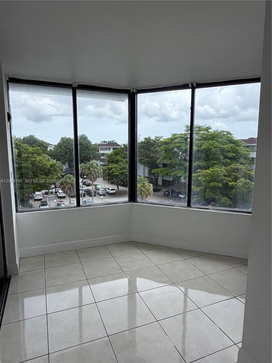VERABELLA FALLS CONDO · #PH1 in Miami - Photo 1
