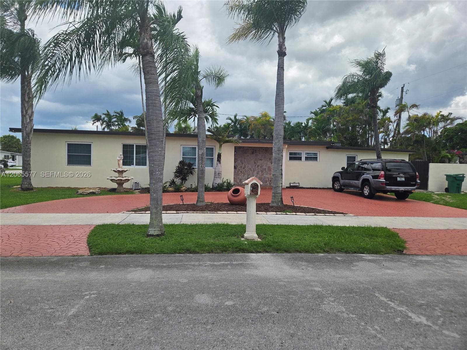 10500 SW 30th St photo 1
