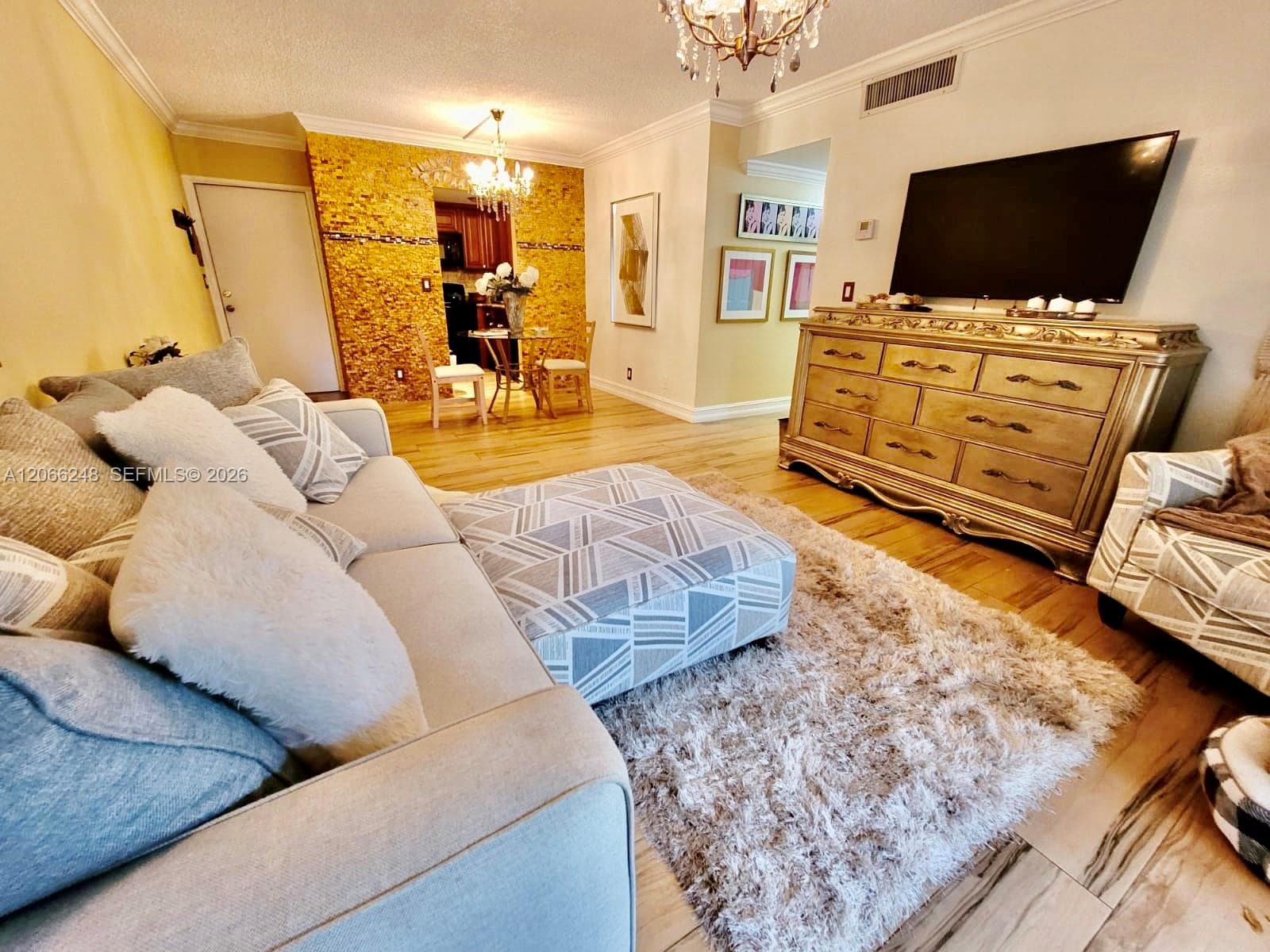 SPANISH OAKS CONDO #11