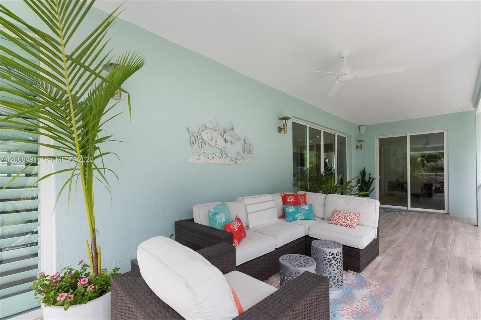 122 S Bahama Dr photo 1