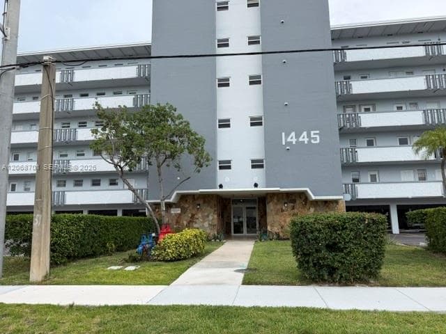 FAIRWAY ROYALE CONDO · #605 in Hallandale Beach - Photo 1