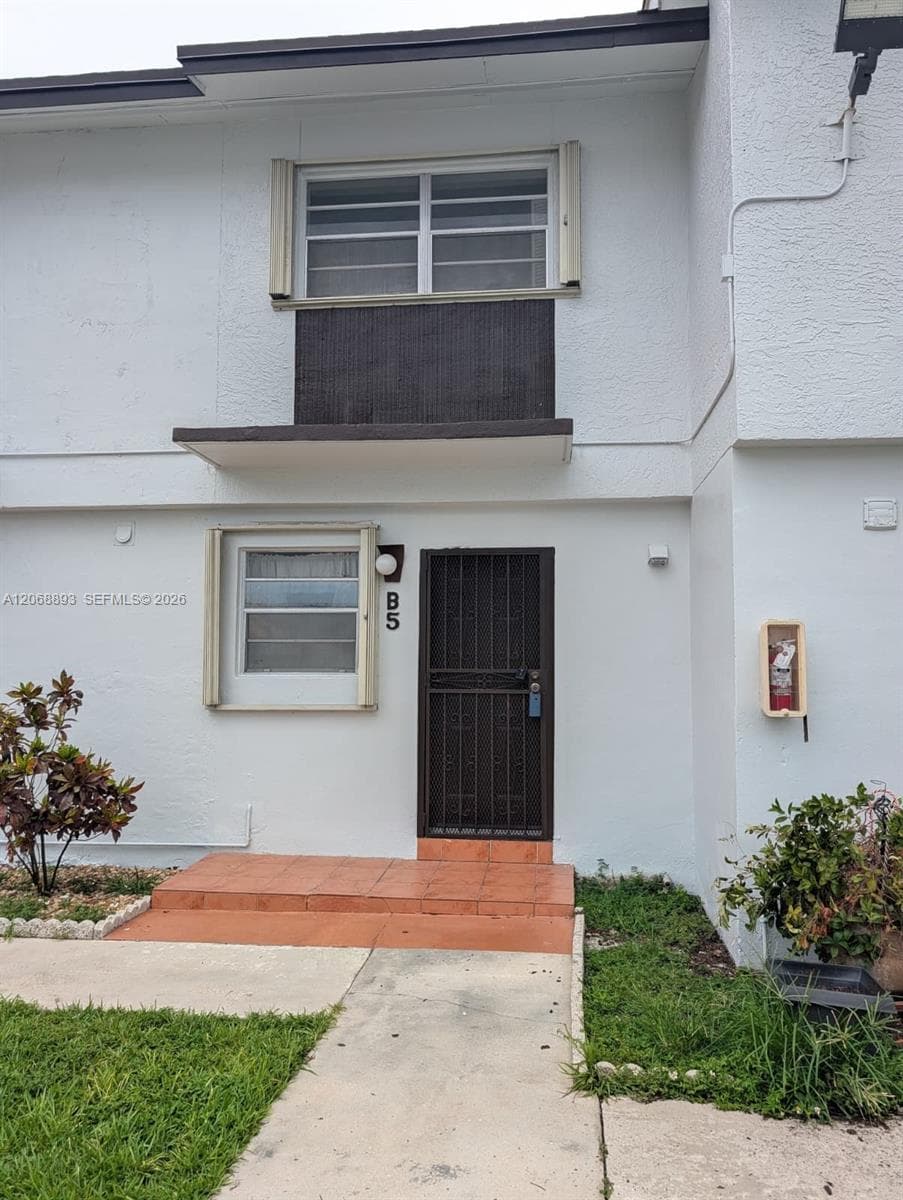 21 SW 109th Ave #B5 photo 1