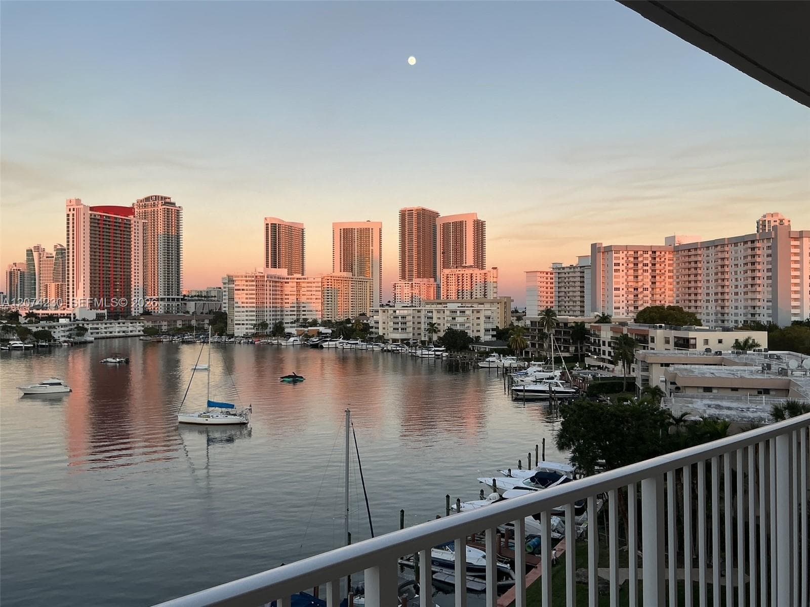 PARK LAYNE TOWERS CONDO · #55 in Hallandale Beach - Photo 1