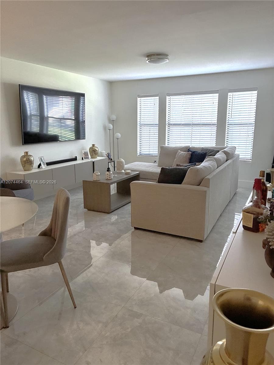 BISCAYNE BEACH CLUB CONDO · #518 in Miami - Photo 1