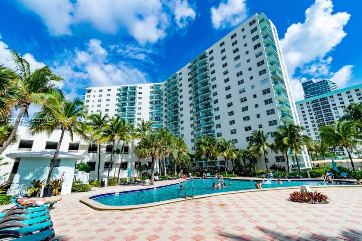 TIDES ON HOLLYWOOD BEACH · #6T in Hollywood - Photo 1