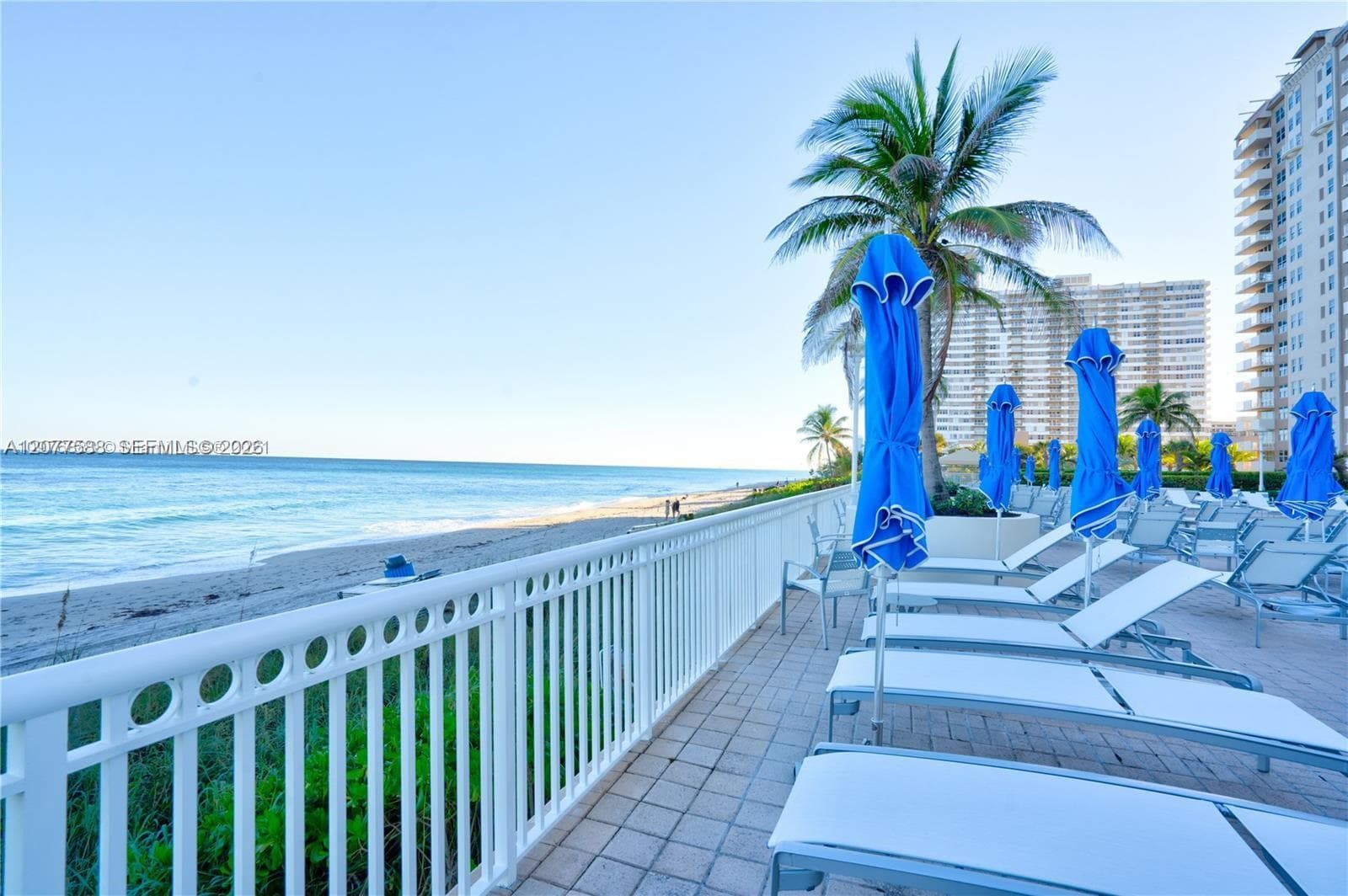 LA MER ESTATES EAST CONDO · #2001 in Hallandale Beach - Photo 1